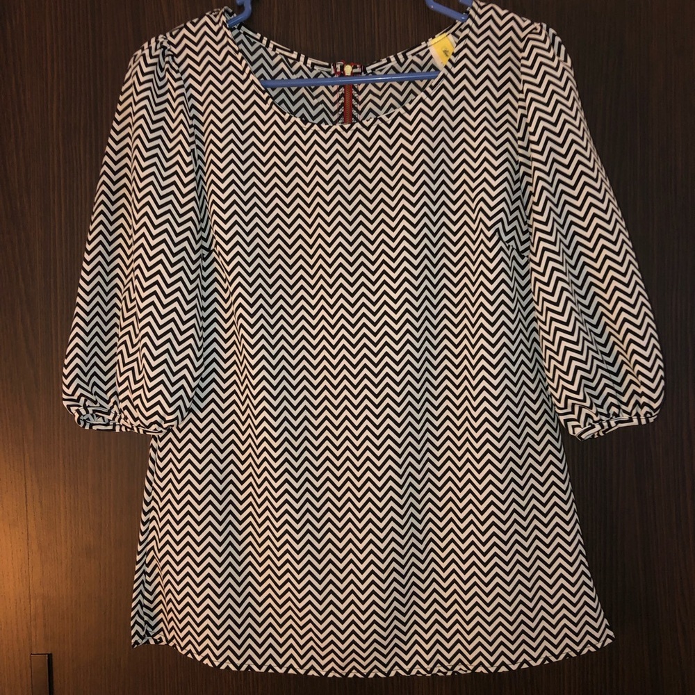 Black and white chevron top